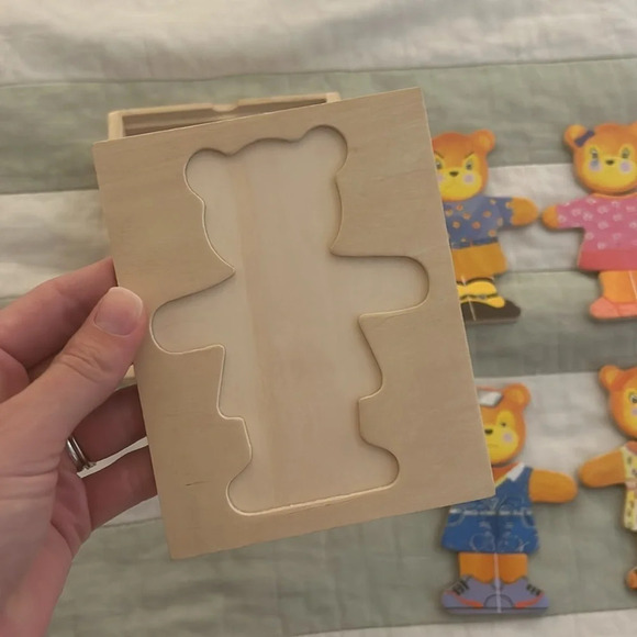 Melissa & Doug wooden bear dress-up toy - Picture 5 of 6